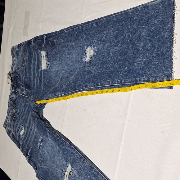 Rue21 Premium Relaxed Crop Distressed Raw Hem 32X26 NWT - Picture 14 of 16